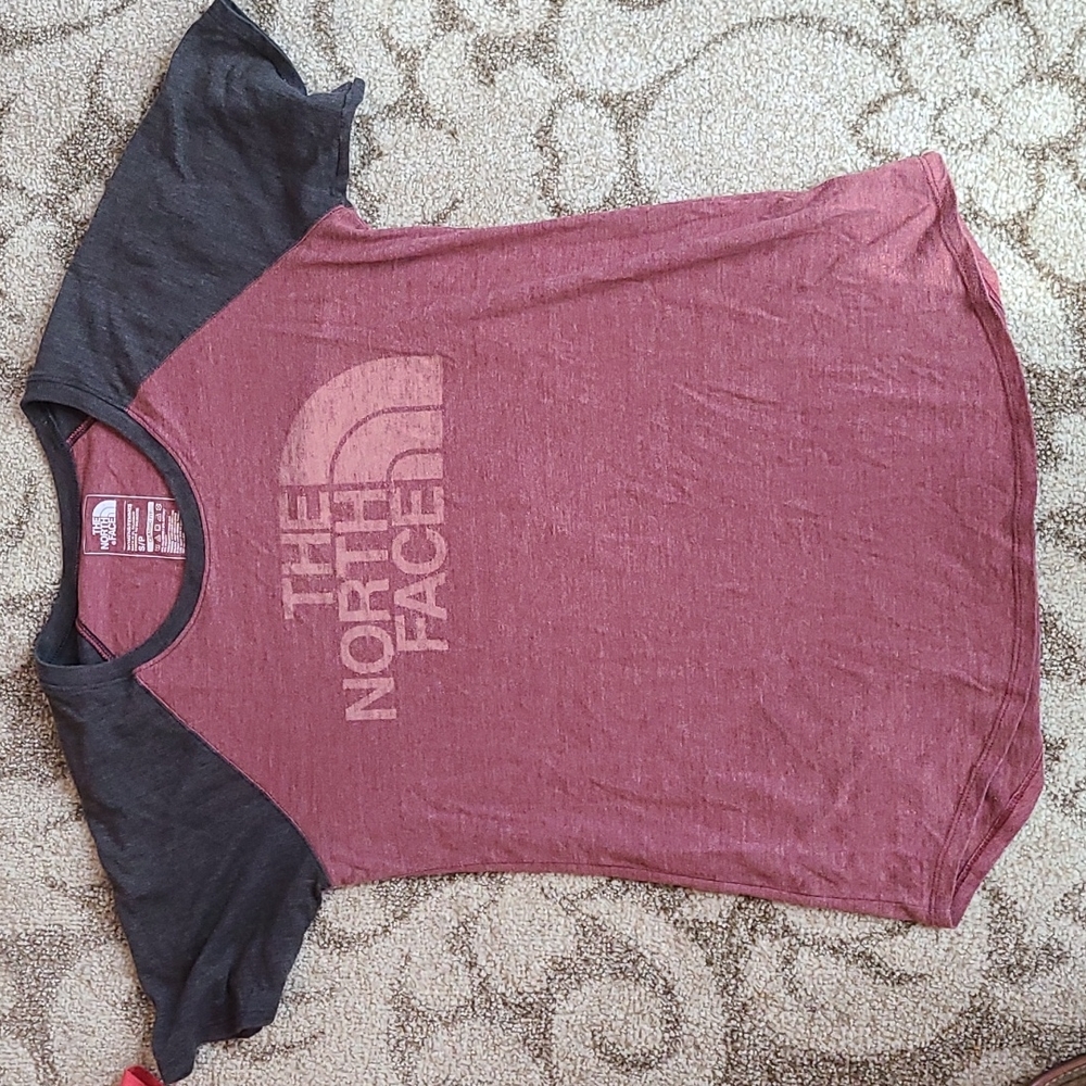 Women's Northface t-shirt